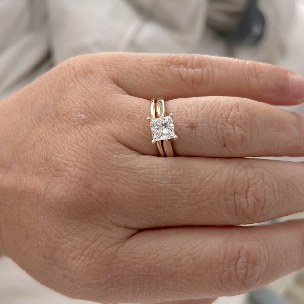 1.5 Princess cut diamond in 14k yellow gold, E, VS1